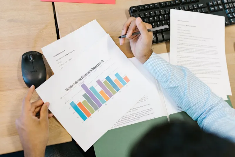 Leer el mercado antes que nadie: guía de inteligencia económica para directivos chilenos